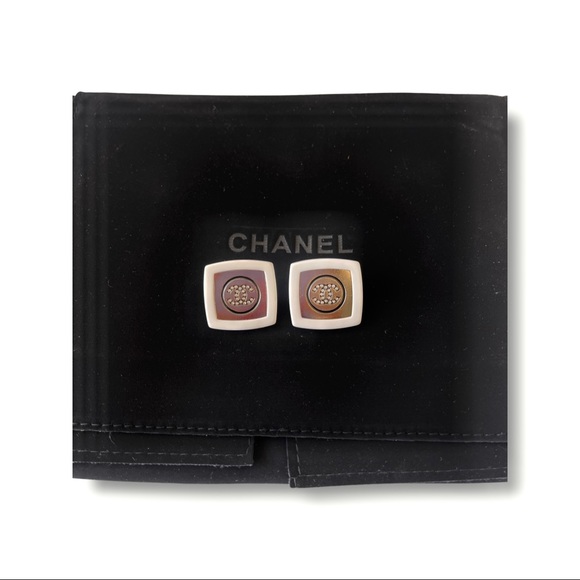CHANEL SS 2022 Collection Earrings - Picture 2 of 6